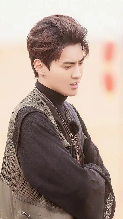 吴亦凡最新高清帅气手机壁纸图片