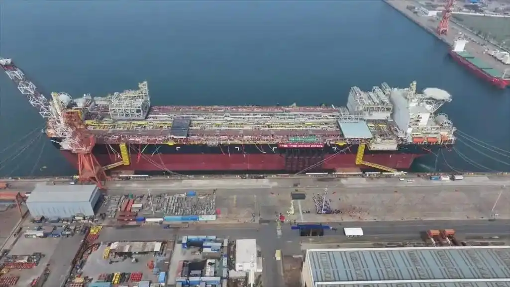 中国9899全球首艘海上石油加工厂交付了.#大连造船厂 #这 - 抖音