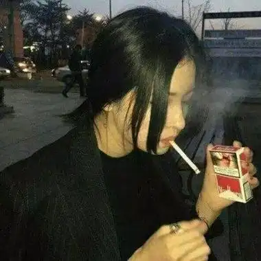 个性头像女生气质高冷抽烟最新