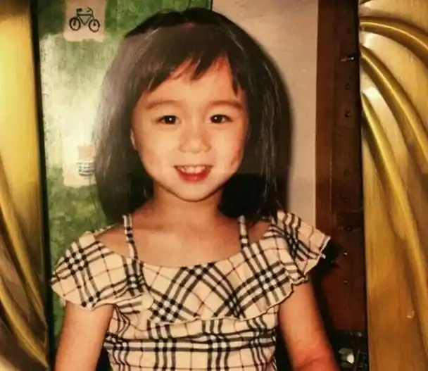 96岁赌王幼女何超欣,才18岁就享尽荣华富贵,果然投胎是个技术活 - yy2