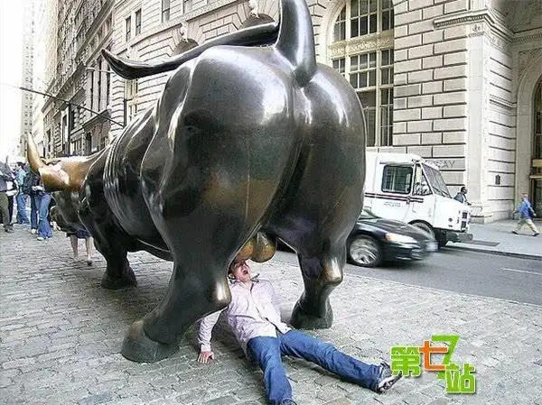 流氓快住手惨遭咸猪手的著名雕像