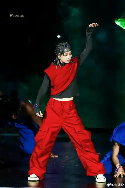 刘雨昕这就是街舞首位女队长##刘雨昕这就是街舞5#我来看看美女灰一