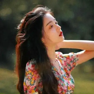 唯美优雅文艺女头像