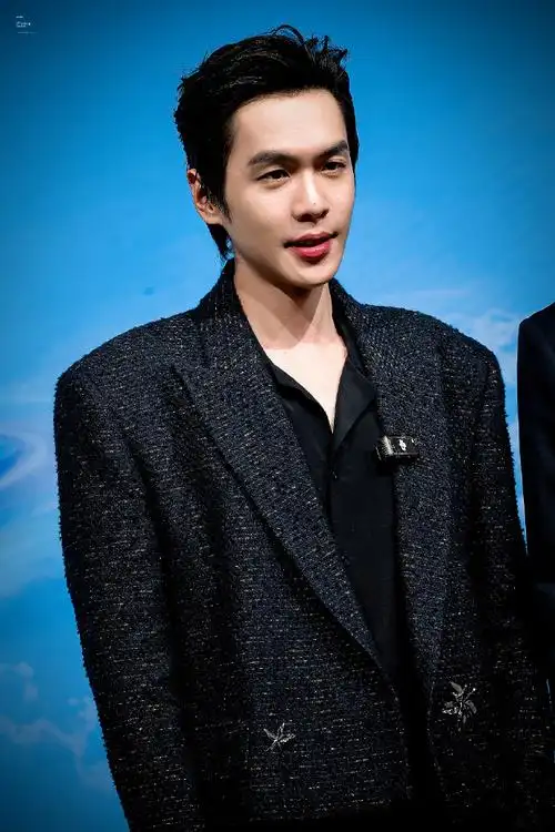 传祺新能源品牌代言人张若昀