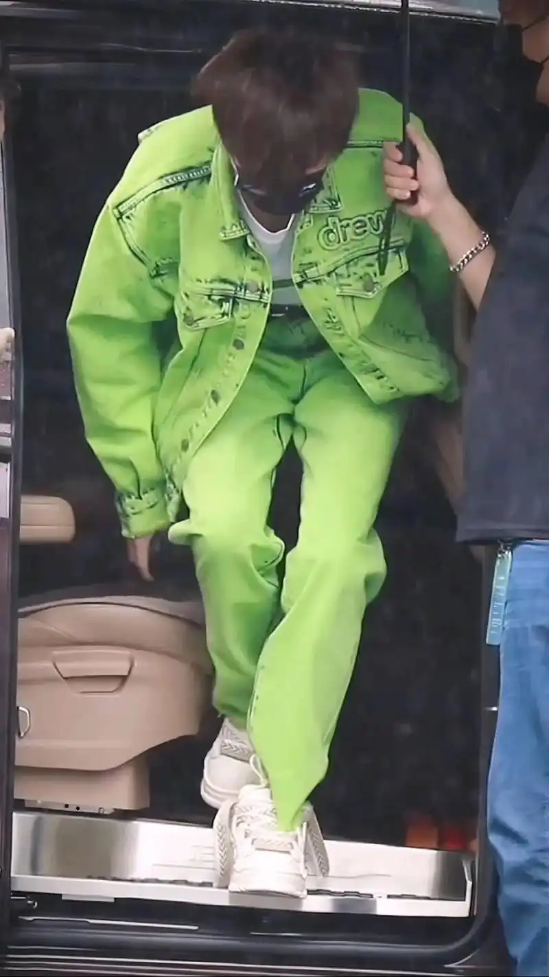 丁程鑫同款又帅又温暖的冬季单品!丁程鑫的鞋品跟穿搭都好!绝! - 抖音