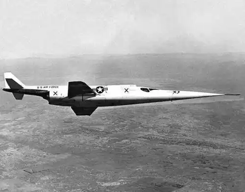 酷似ufo的美国50年代试验性飞机图