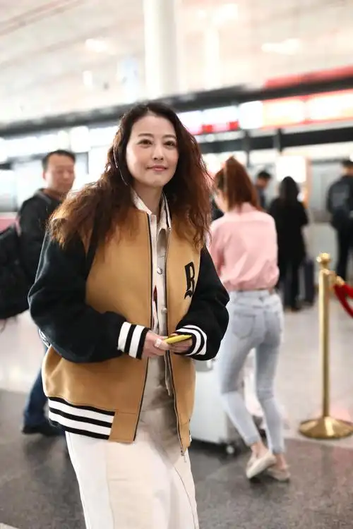 52岁周海媚近照胖成球,知道真相后网友表示太心疼