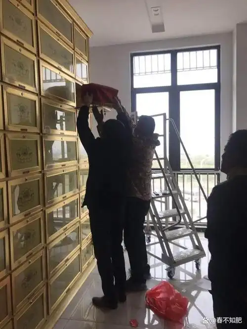 邻居几十万的房子不住,专门用来存放骨灰盒,我们能否报警?