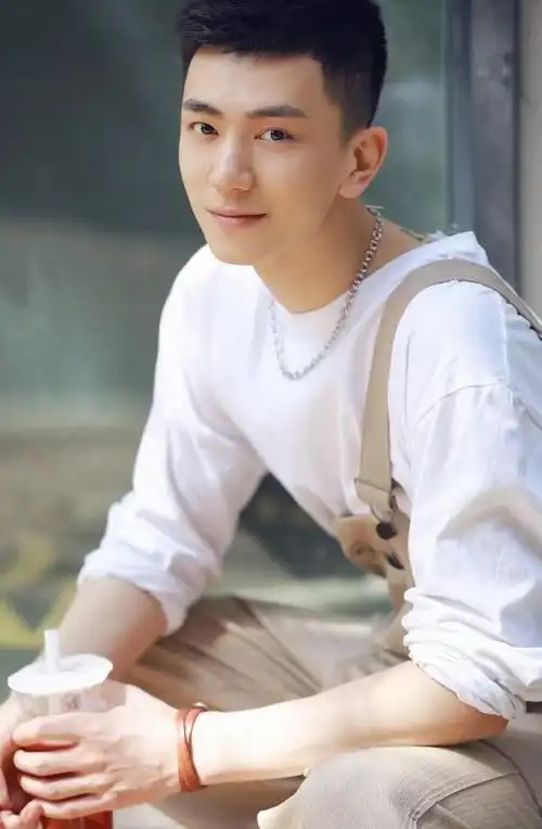 男士会所郑州群英男士会馆帅哥靓仔男士会所恭候您光临