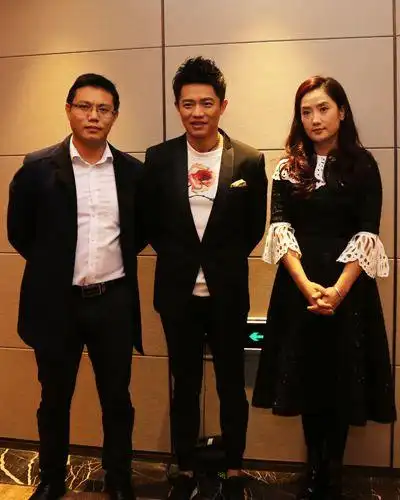 凤凰传奇经纪公司上海明星经纪公司