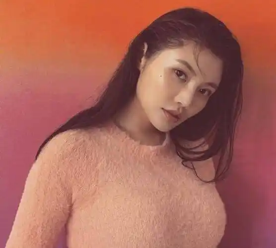 徐冬冬手术急救后晒写真,粉色毛衣秀川字肌,自嘲"肥冬"归来_身材_照片