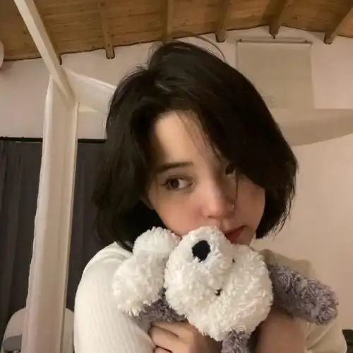 欧阳娜娜素颜九宫格##欧阳娜娜短发九宫格自拍