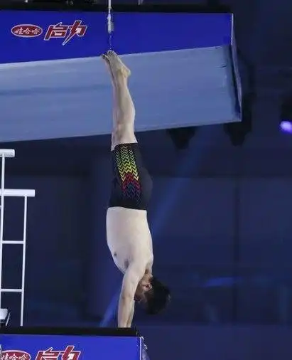 《星跳水立方》复赛意外多 韩庚退赛黄征罢跳无人淘汰