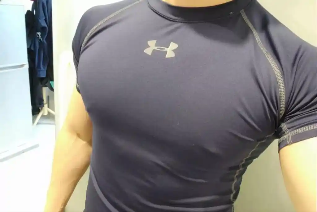 男生练出大胸肌是怎样一种体验?简直太帅了!附一套胸肌训练计划