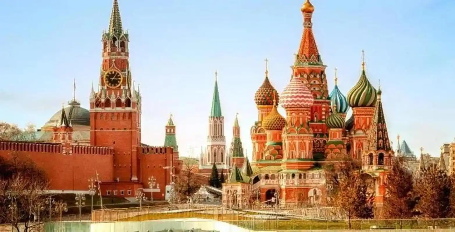 克里姆林宫是俄罗斯首都莫斯科中心的一座坚固的建筑大厦,与俄罗斯