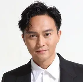 张智霖晒帅气自拍笑容灿烂如沐阳光