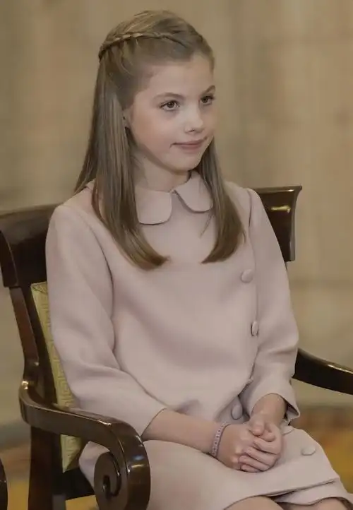 西班牙二公主:身高接近1.8米很漂亮,是衬托王储姐姐的"绿叶"