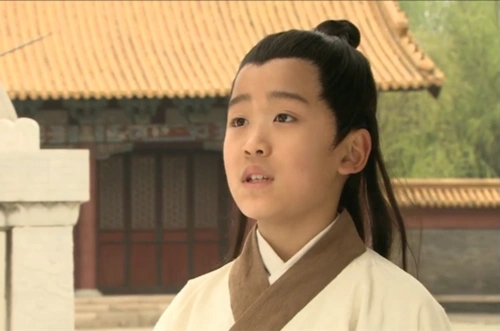 这些小孩是小太监吗?