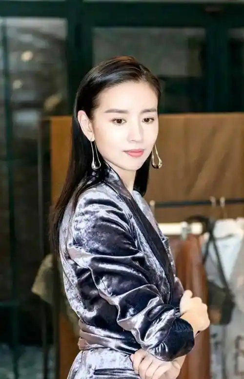 董洁:靠43岁的身材上了热搜_女性_状态_皮肤