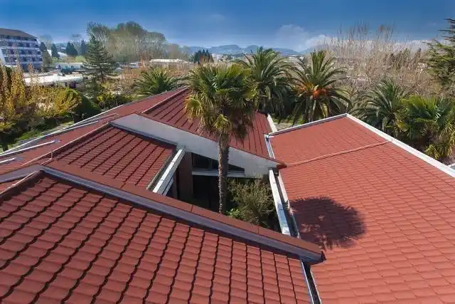 彩石瓦对建筑结构要求不高,适合各种屋顶造型