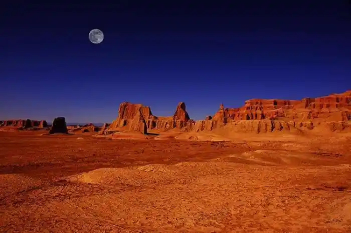 中国最壮观又恐怖的魔鬼城,千万别一个人去