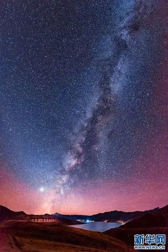 八月星空灿烂,上演"天狗吃日"