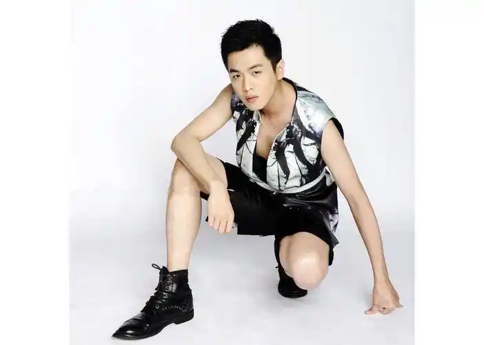 张若昀杨洋陈伟霆男神们竟然抢用女人的化妆品