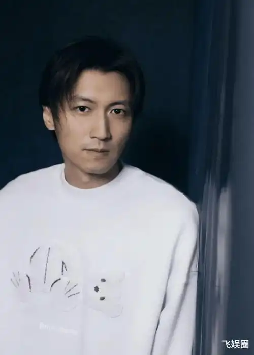 谢霆锋已经42岁了怎么就不老呢真的令人很羡慕