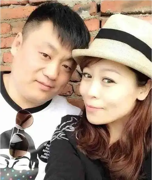 30岁牵手初恋,15载恩爱不变,宋晓峰杨晓茹成赵家班模范夫妻!