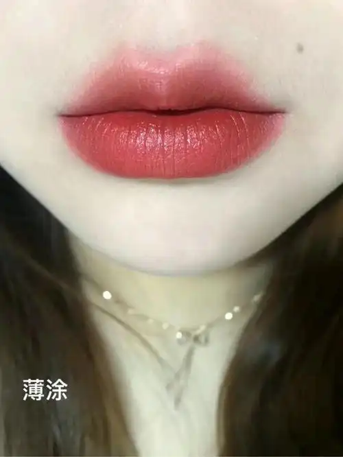 皮肤偏黑偏黄的女人,涂口红远离这3种"显黑色",俗气又显土