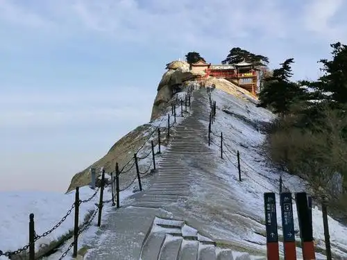 具体的景点就介绍到这里啦,大家最想知道的应该是怎么爬华山吧,接下来