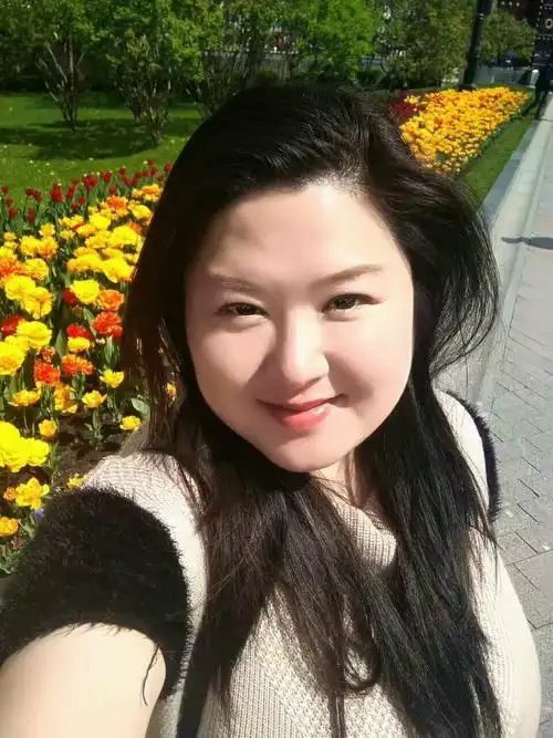 黄女士,37周岁,湖南长沙人,身高1米64,体型健美丰满,本科学历,有短暂