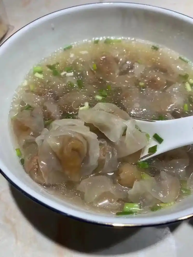 福建【福鼎肉燕】挑选猪后腿精肉,纯手工捶打燕皮,通过精细复杂 - 抖