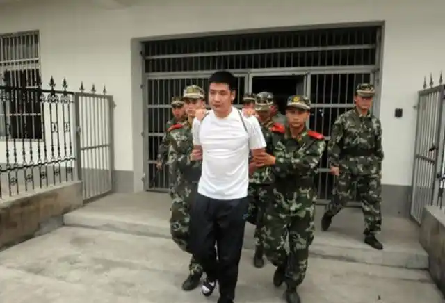 为何罪犯被执行死刑时旁边还有救护车在场呢为何要这样做呢