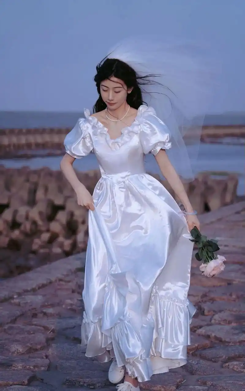 落跑新娘·女生婚纱摄影.做一个温柔而有力量的女孩子, 以自由 - 抖音