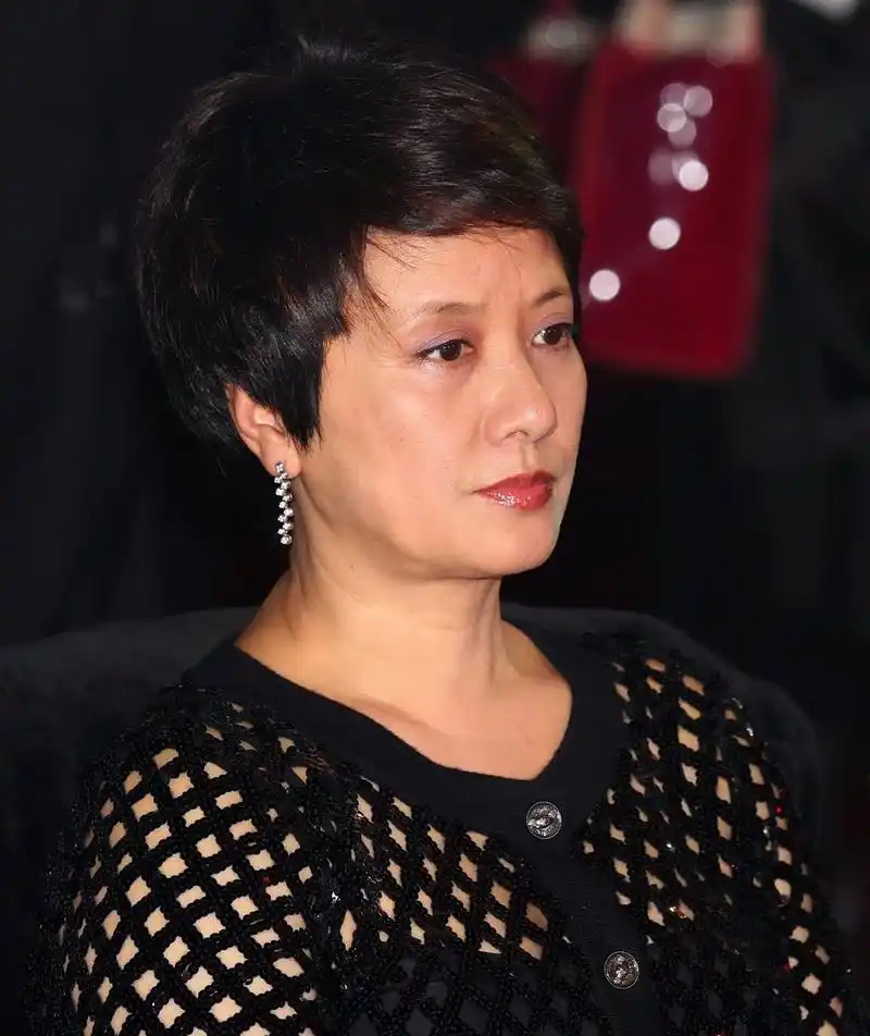 演员邓婕,进入红楼梦剧组之后,忐忑不安.