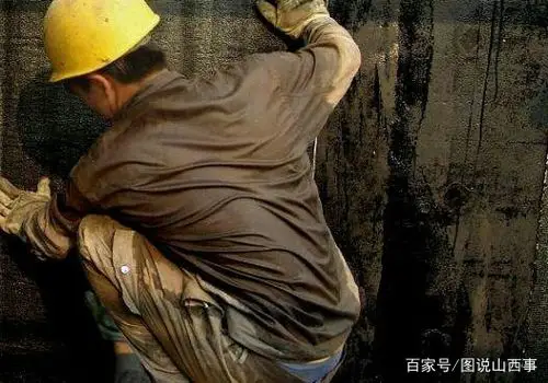 过这几张农民工在烈日下干活的图,你还抱怨你的工作不好吗?