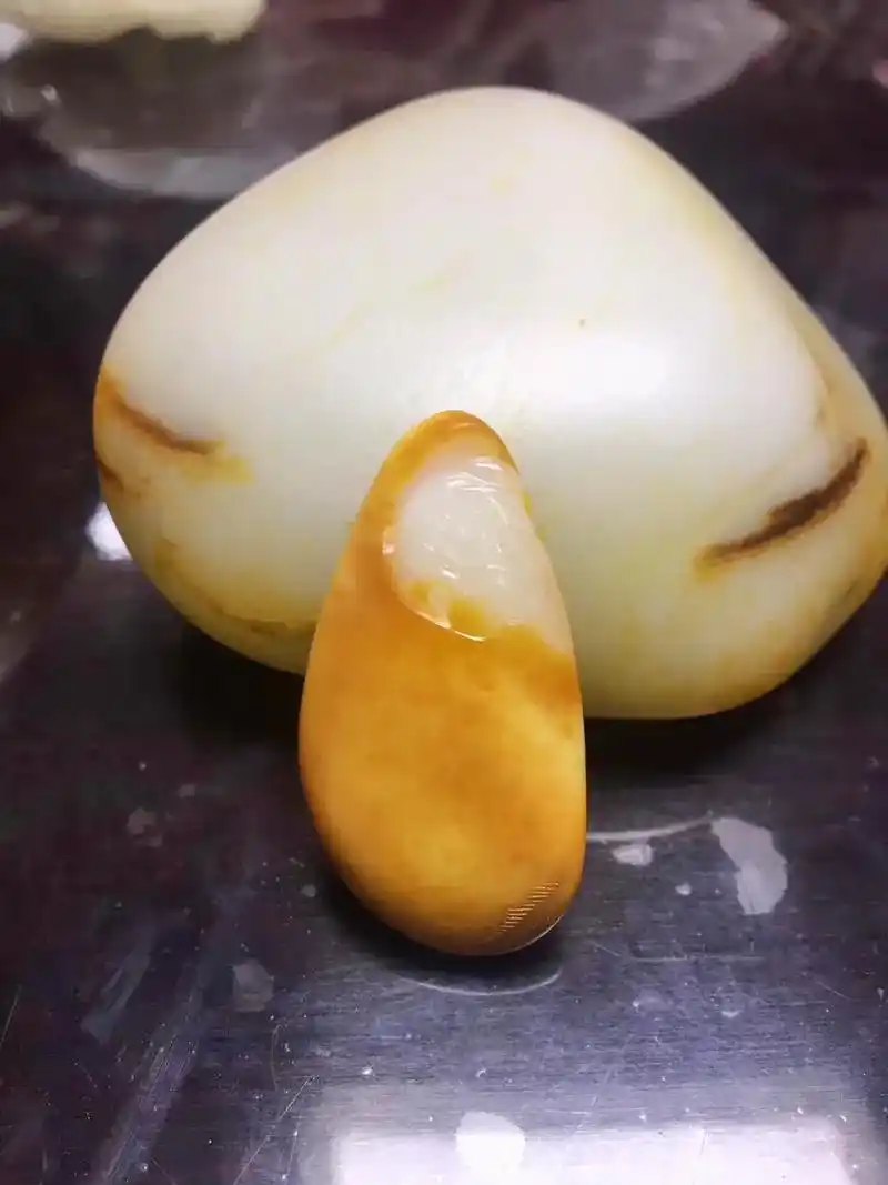 俏色巧雕 #玉雕作品 #玉石雕刻艺术 #手工雕刻工艺品 # - 抖音