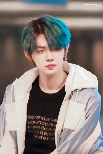 1999年9月13日出生于韩国京畿道城南市盆唐区,韩国流行乐男歌手,男子