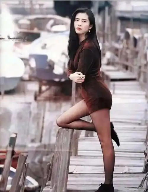 被导演内涵的女明星:王祖贤被说腿丑,赵丽颖被建议去整容