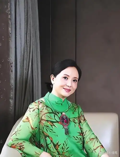 从不接吻戏,她是"江南第一美人",当红嫁初恋,50多岁还演校花