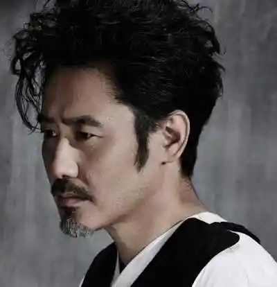 根据发质发量来看男生鹅蛋脸适合什么发型