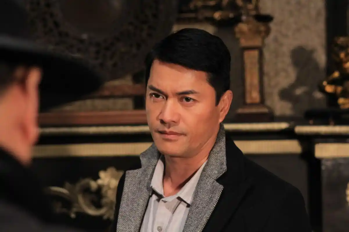 1955年12月22日生于越南,20世纪60年代从越南迁居香港,中国香港影视男