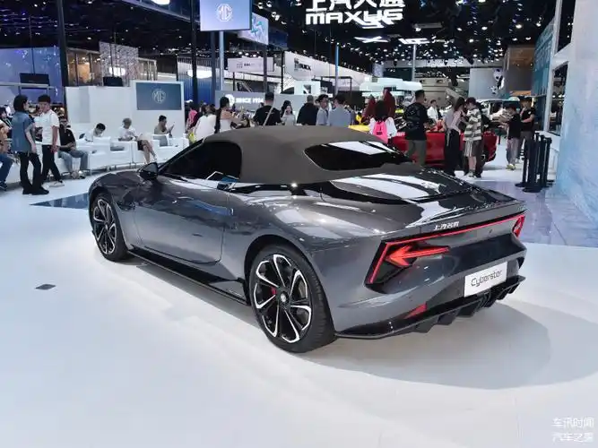 名爵mgcyberster30万出头敞篷跑车年轻人新选择