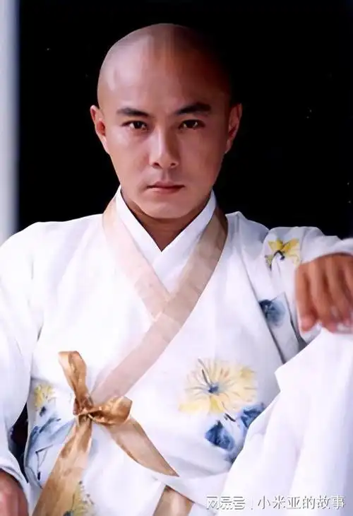 张卫健谈及"光头"原因,辛酸又现实,两度丧子幸好身边一直有她