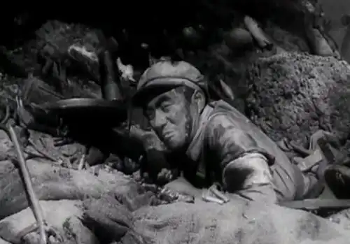 《上甘岭》毛四海角色四选一服装八套,女卫生员王兰已旅居美国