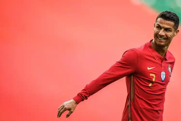 高清图c罗带球闲庭信步佩佩对位扎哈维全神贯注