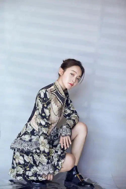 instyle大明星##张佳宁英伦风复古短裙