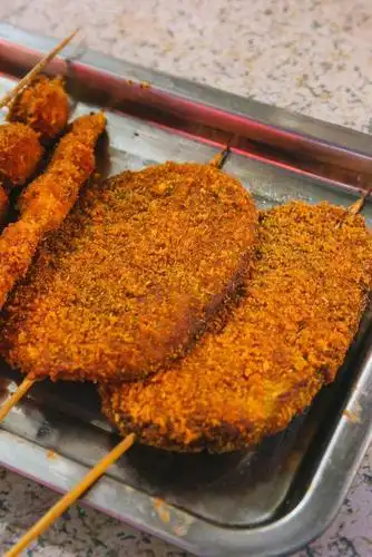 原 「西北角穆记清真炸串」驻洪湖里美食广场的"旗舰摊"~这边炸串的