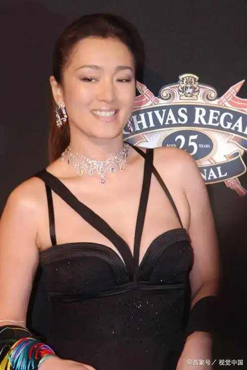 巩俐迎来55岁生日,就算没了身材美貌也是你们羡慕不来的"巩皇"